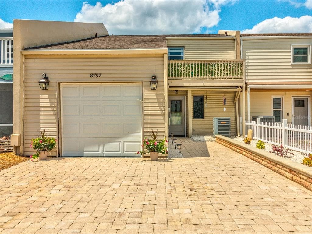 8757 BAY POINTE DRIVE TAMPA, FL 33615