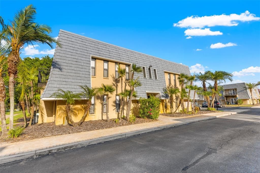 714 LYNDHURST STREET UNIT 521 DUNEDIN, FL 34698