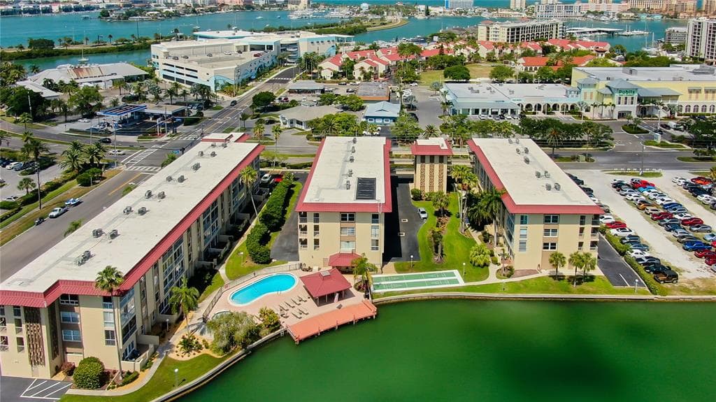 121 ISLAND WAY UNIT 312 CLEARWATER BEACH, FL 33767