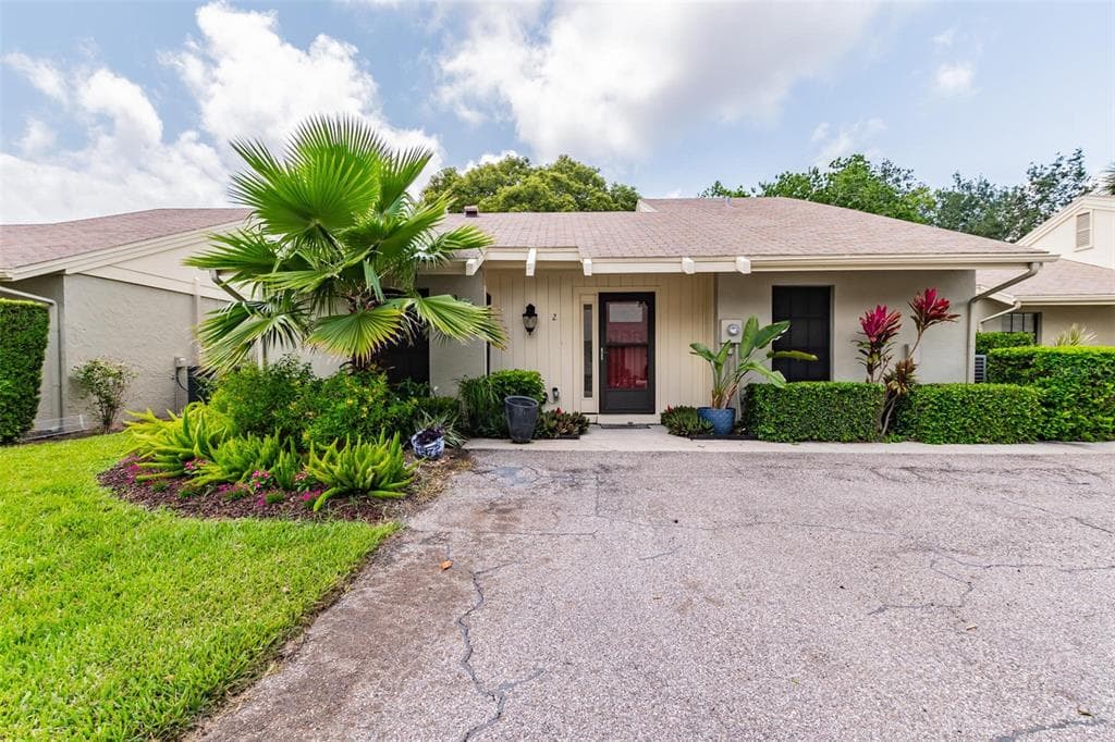 2 WINDRUSH BAY DRIVE UNIT 2 TARPON SPRINGS, FL 34689