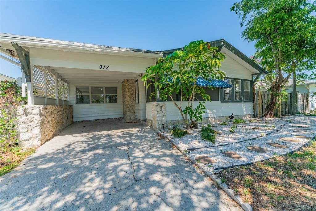 918 NARCISSUS AVENUE CLEARWATER, FL 33767
