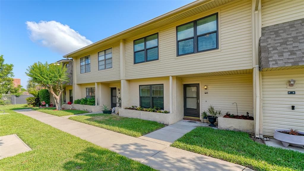 5314 36TH AVENUE CIRCLE W UNIT F3 BRADENTON, FL 34209