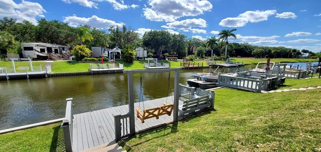 580 WATERWAY DRIVE RIVER RANCH, FL 33867
