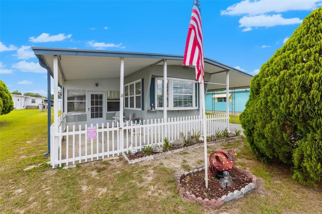 4621 NEWCOMB AVENUE ZEPHYRHILLS, FL 33541