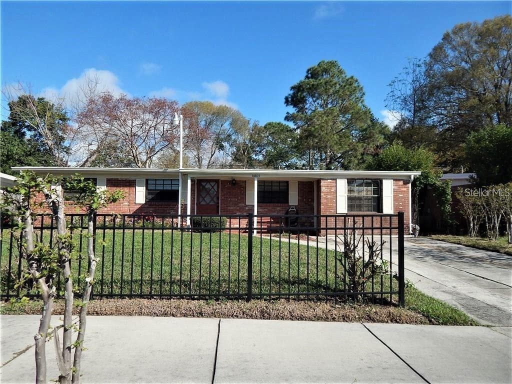6803 W PARIS STREET TAMPA, FL 33634