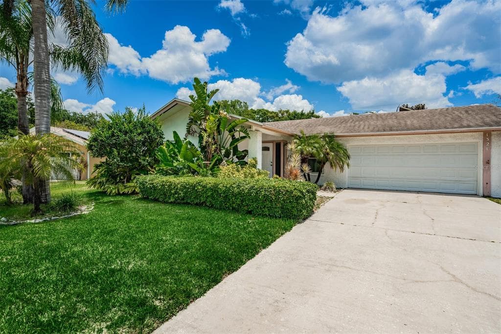 1321 AMBERLEA COURT E DUNEDIN, FL 34698