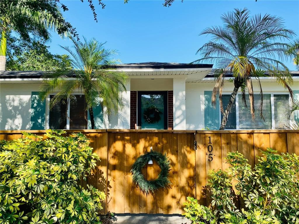 105 22ND AVENUE NE ST PETERSBURG, FL 33704