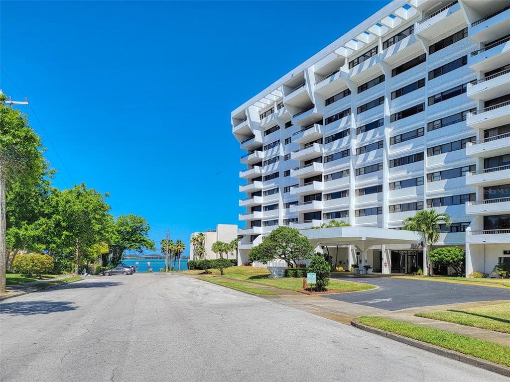 30 TURNER STREET UNIT 301 CLEARWATER, FL 33756