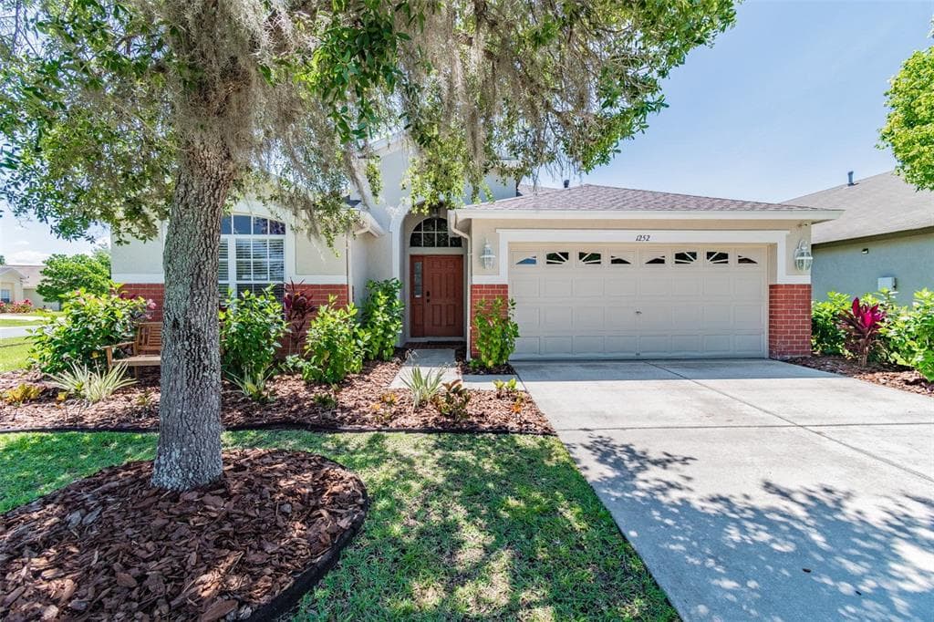 1252 ATTICUS COURT WESLEY CHAPEL, FL 33543