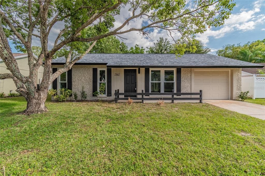 7967 AVENAL LOOP NEW PORT RICHEY, FL 34655