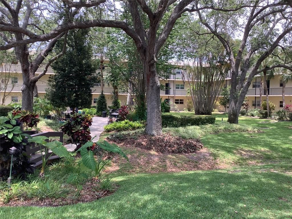 11485 OAKHURST ROAD UNIT 1200-305 LARGO, FL 33774