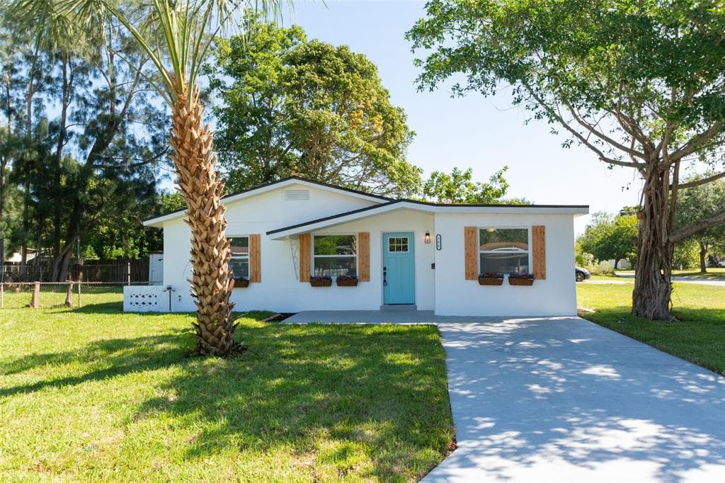 355 DAVISON AVENUE NE ST PETERSBURG, FL 33703