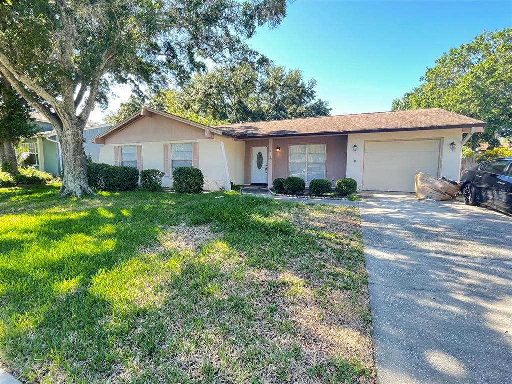 8240 VASSAR CIRCLE TAMPA, FL 33634