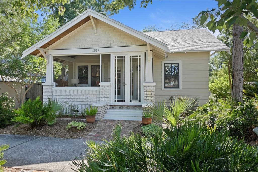 1517 BAY STREET NE ST PETERSBURG, FL 33704