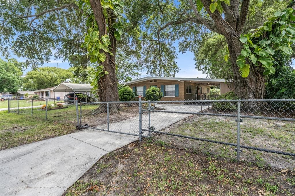 10113 VENTURA AVENUE TAMPA, FL 33619