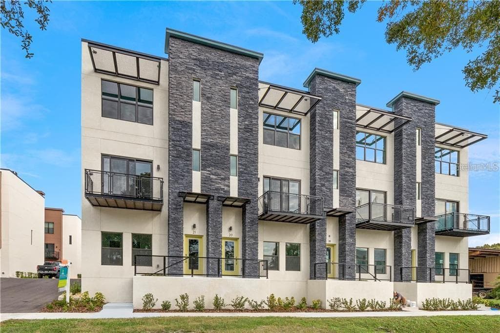 4810 W MCELROY TAMPA, FL 33611