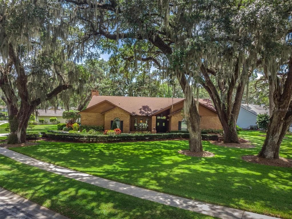 2110 ARBOR OAKS DRIVE VALRICO, FL 33594