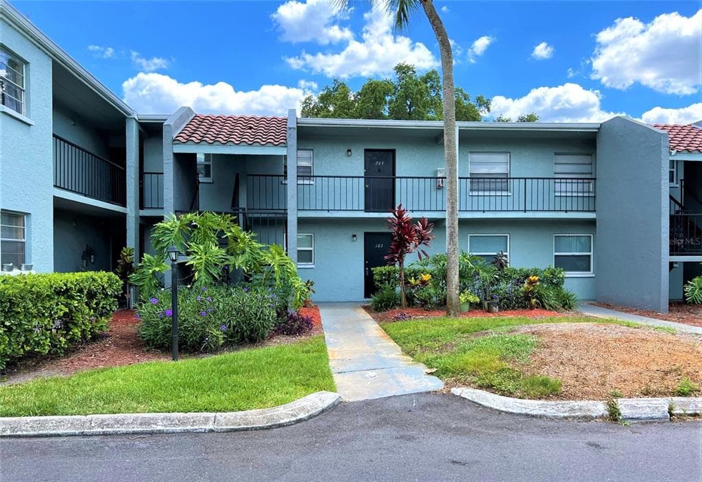 2876 SOMERSET PARK DRIVE DRIVE UNIT 103 TAMPA, FL 33613