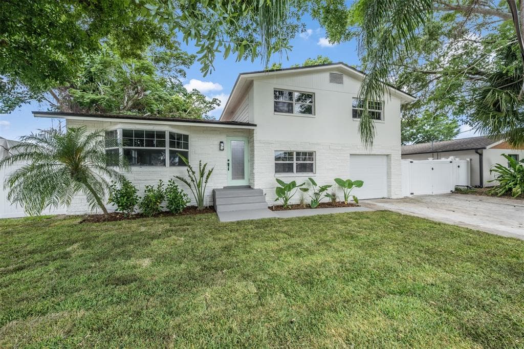 10716 DONBRESE AVENUE TAMPA, FL 33615