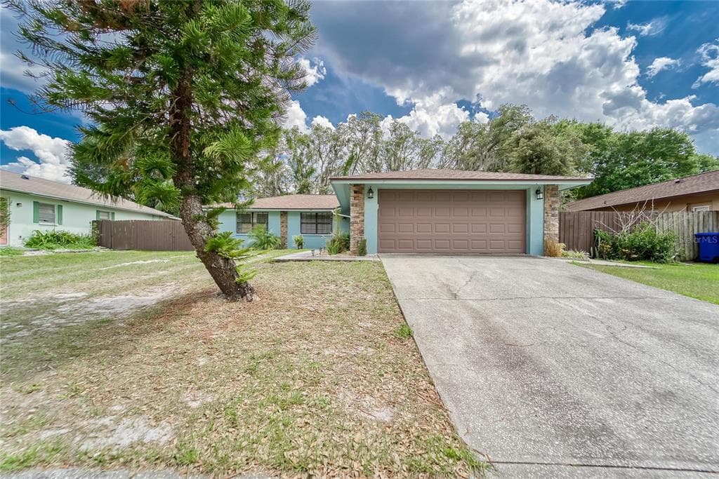 705 ISLETON DR BRANDON, FL 33511