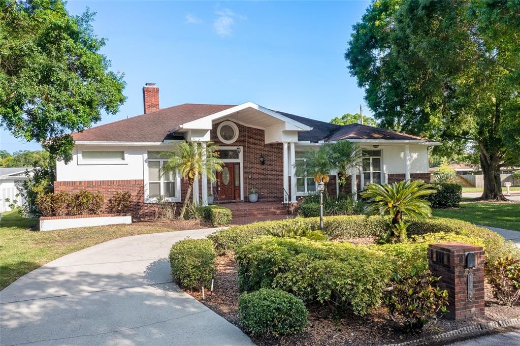 1812 W SAINT ISABEL STREET TAMPA, FL 33607