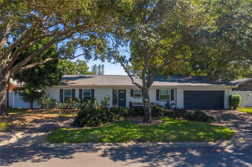 1735 LAURIE LANE BELLEAIR, FL 33756