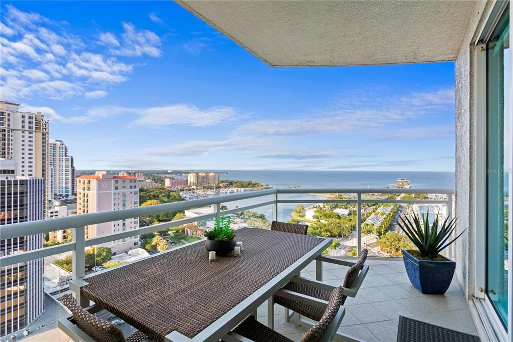 180 BEACH DRIVE NE UNIT 1801 ST PETERSBURG, FL 33701