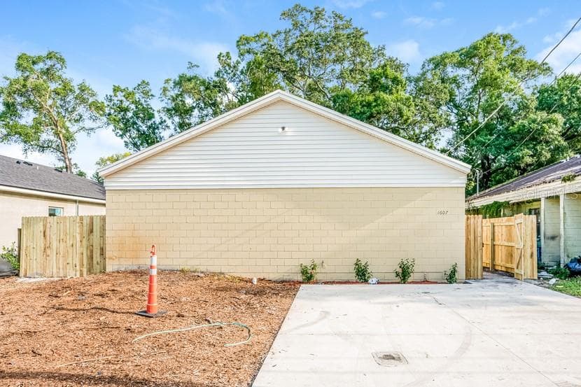1607 E IDELL STREET TAMPA, FL 33604