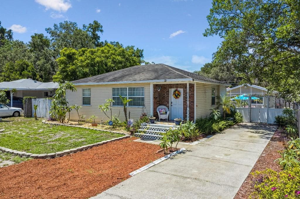 1226 ALOHA LANE CLEARWATER, FL 33755