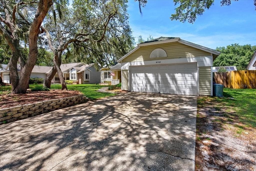 4108 LONGFELLOW DRIVE PLANT CITY, FL 33566