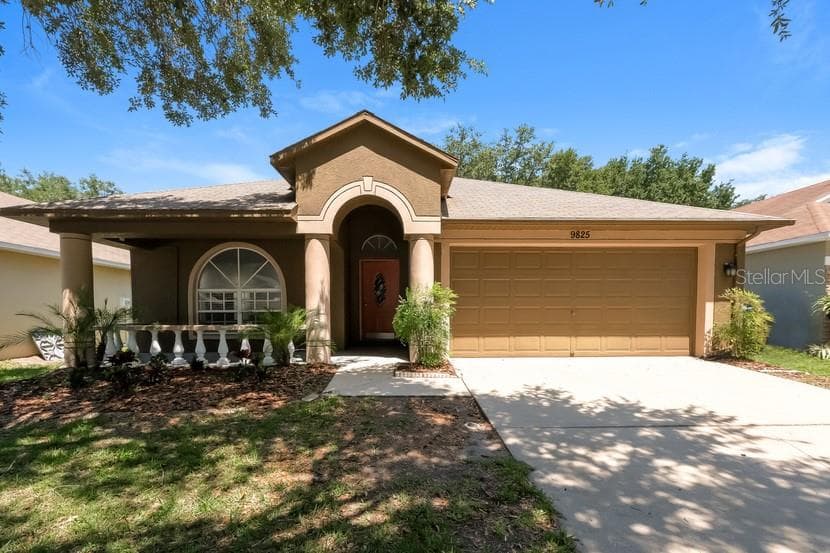 9825 WHITE BARN WAY RIVERVIEW, FL 33569