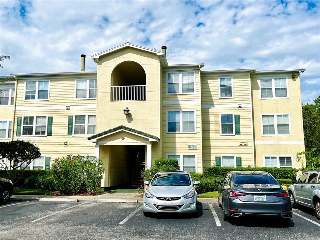 18193 STERLING GATE CIRCLE UNIT # TAMPA, FL 33647