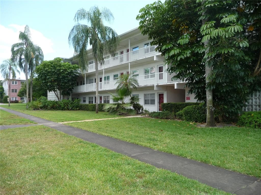5150 10TH AVENUE N UNIT 303 ST PETERSBURG, FL 33710