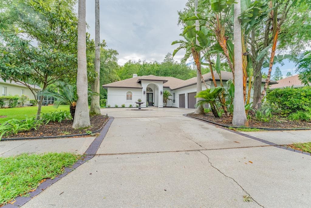 6135 SAVOY CIRCLE LUTZ, FL 33558
