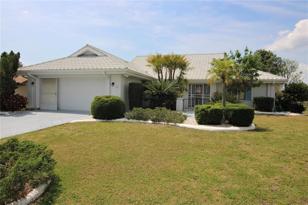 1725 WOLF LAUREL DRIVE SUN CITY CENTER, FL 33573