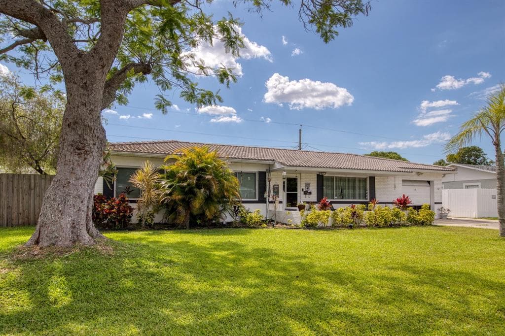6444 17TH WAY N ST PETERSBURG, FL 33702