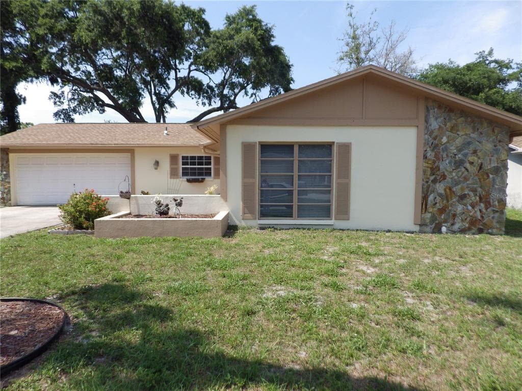 207 LOTUS DRIVE SAFETY HARBOR, FL 34695
