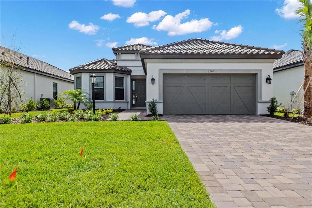 6241 MESA GLEN BRADENTON, FL 34203