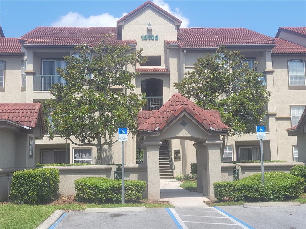 18106 PEREGRINES PERCH PLACE UNIT 5204 LUTZ, FL 33558