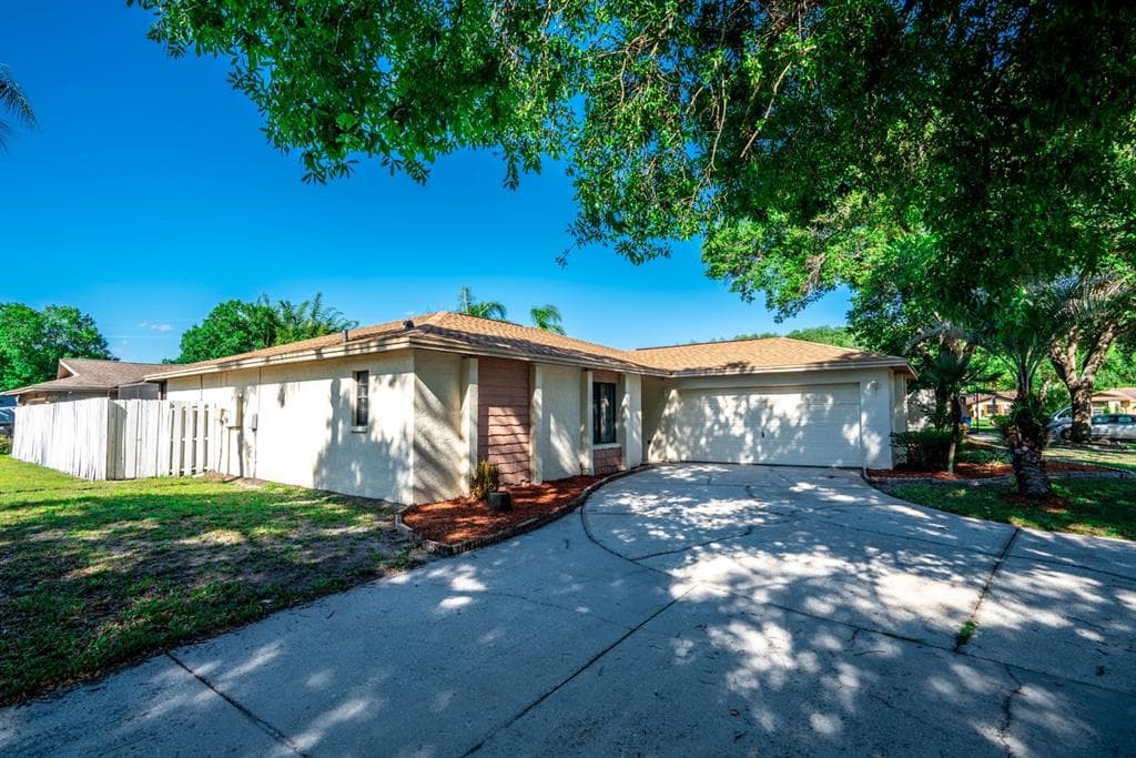 4223 SUMMERDALE DRIVE TAMPA, FL 33624