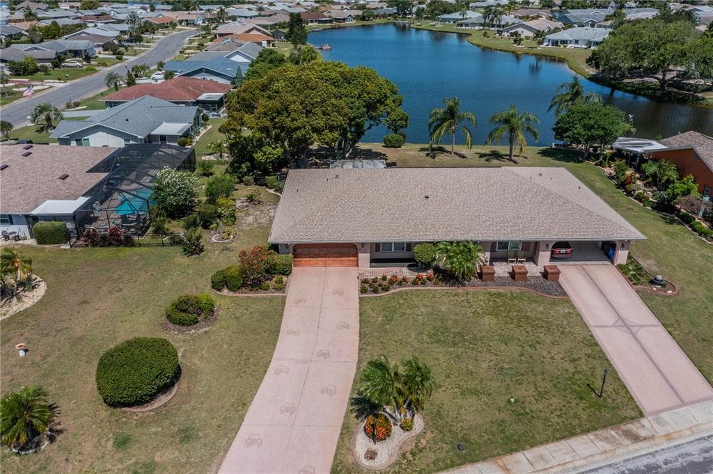 1808 N PEBBLE BEACH BOULEVARD SUN CITY CENTER, FL 33573