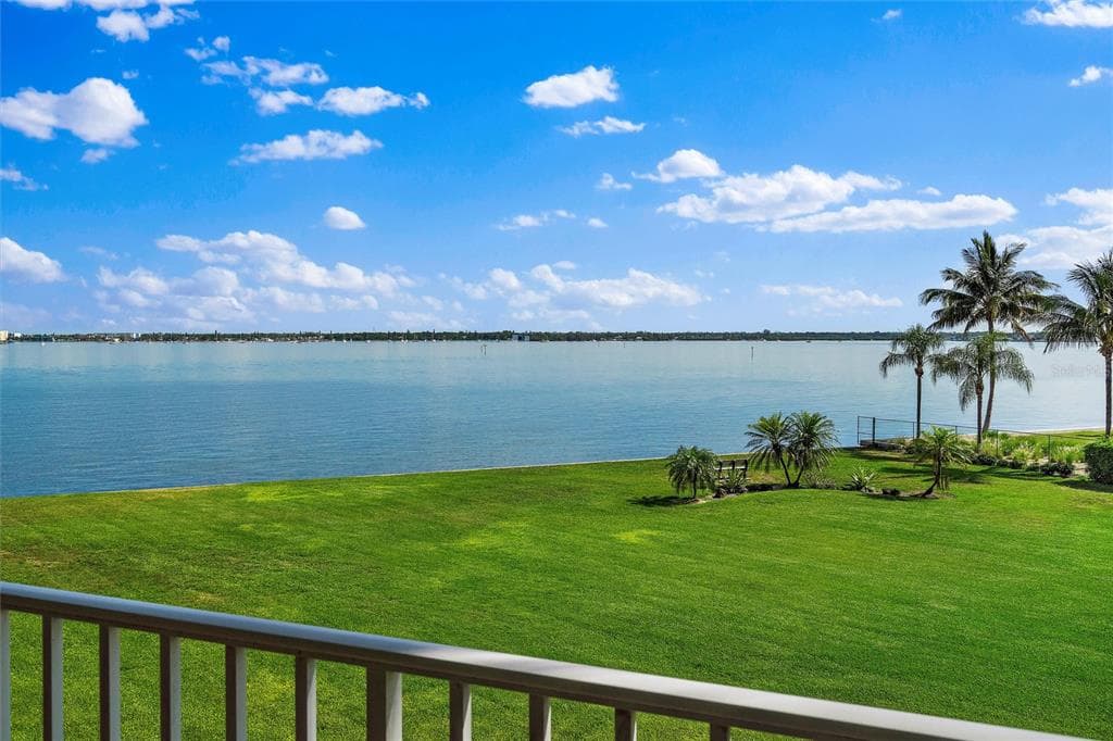 5151 ISLA KEY BOULEVARD S UNIT 220 ST PETERSBURG, FL 33715