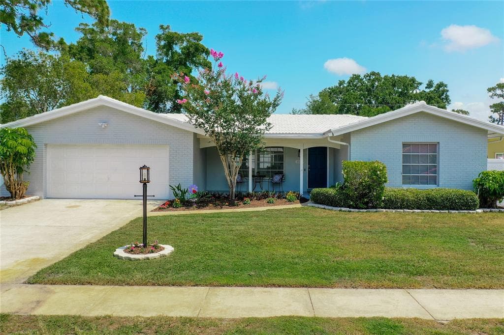 1582 PENNWOOD CIRCLE N CLEARWATER, FL 33756