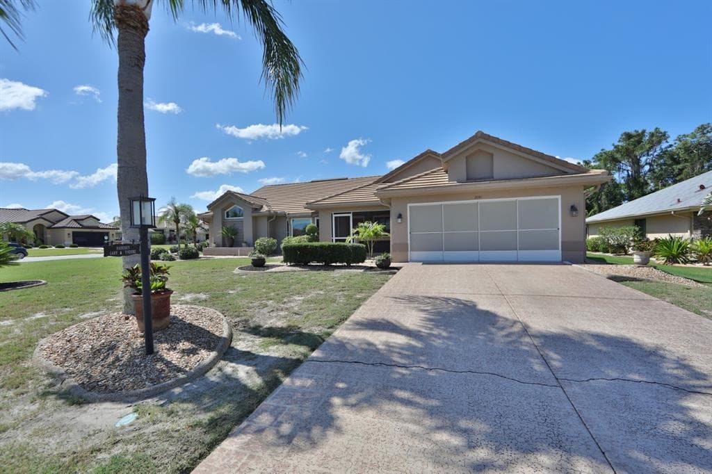 2061 BERRY ROBERTS DRIVE SUN CITY CENTER, FL 33573