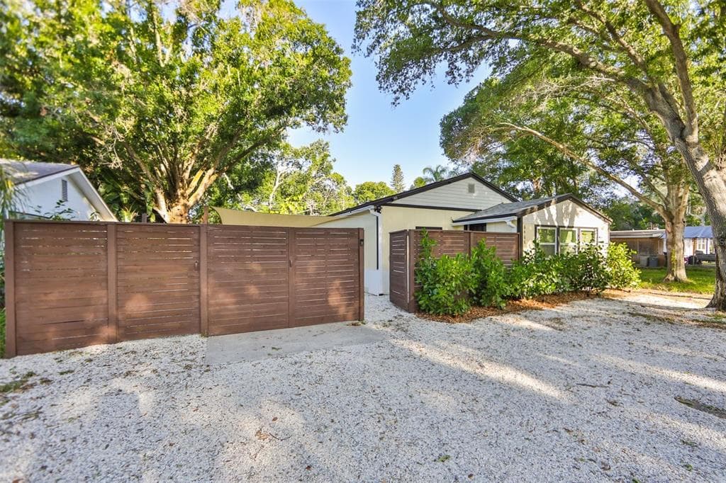 6466 N 30TH WAY ST PETERSBURG, FL 33702