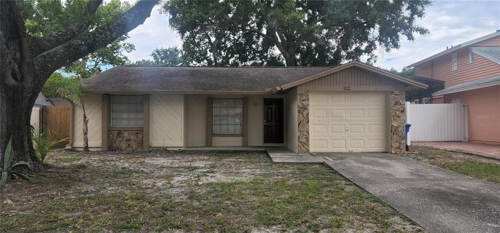 2806 BURR OAK DRIVE TAMPA, FL 33618