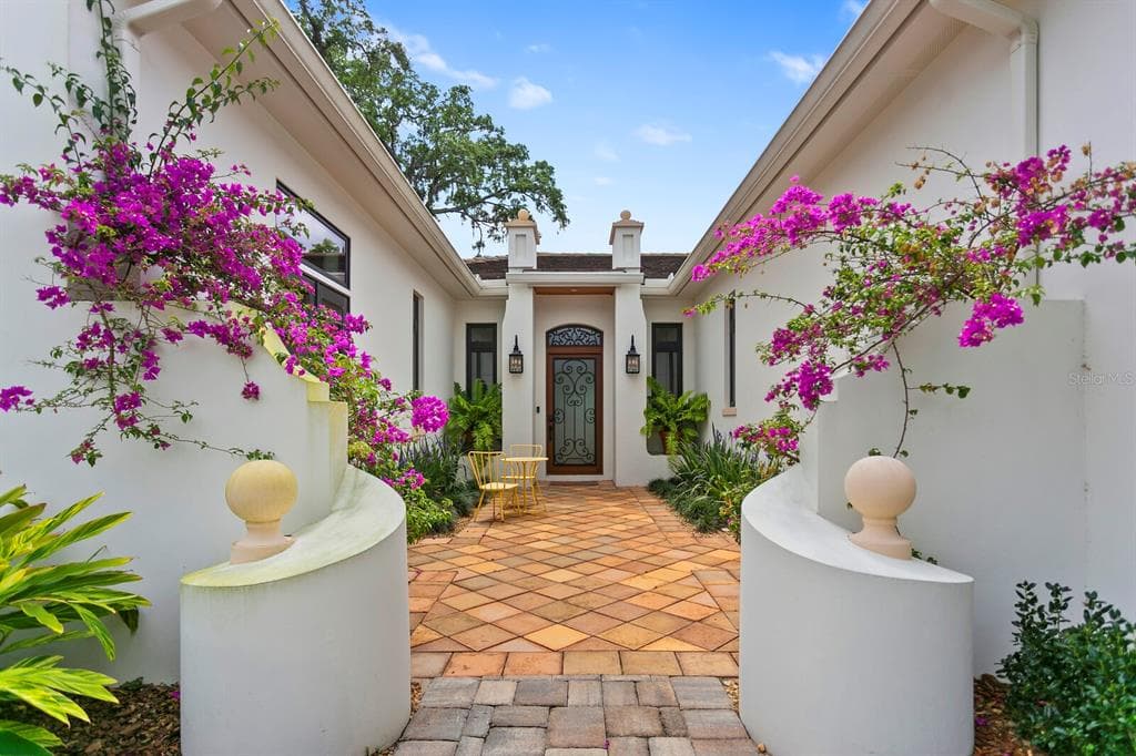 16920 VILLALAGOS DE AVILA LUTZ, FL 33548