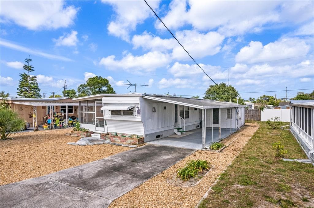 1917 HESS DRIVE HOLIDAY, FL 34691