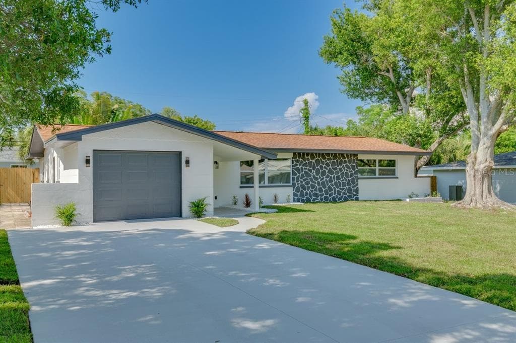 2911 ROSEMARY DRIVE LARGO, FL 33770