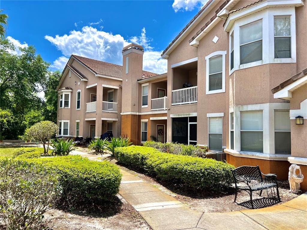 17919 VILLA CREEK DRIVE UNIT 17919 TAMPA, FL 33647
